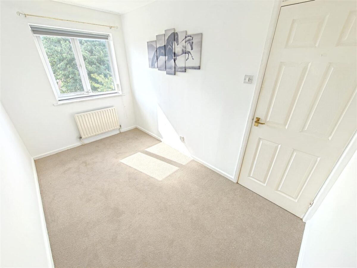 Pine Walk, Corby