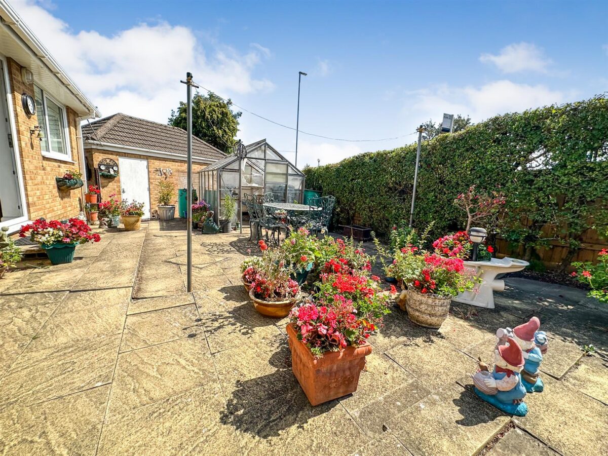 Capell Gardens, Corby