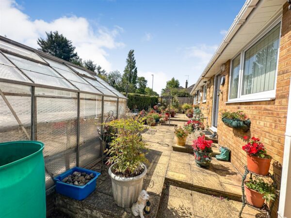 Capell Gardens, Corby