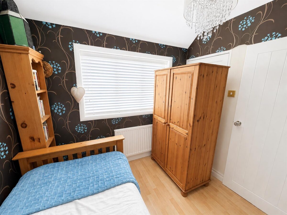 Welland Vale Road, Corby