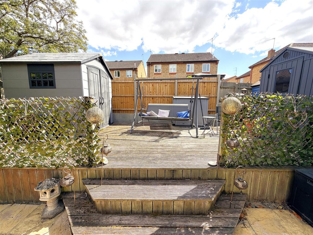 Welland Vale Road, Corby