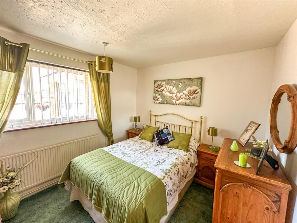 Capell Gardens, Corby