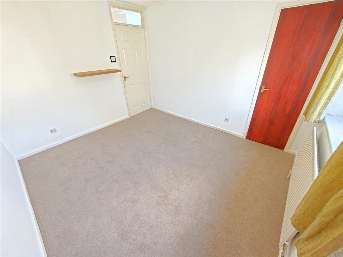 Pine Walk, Corby