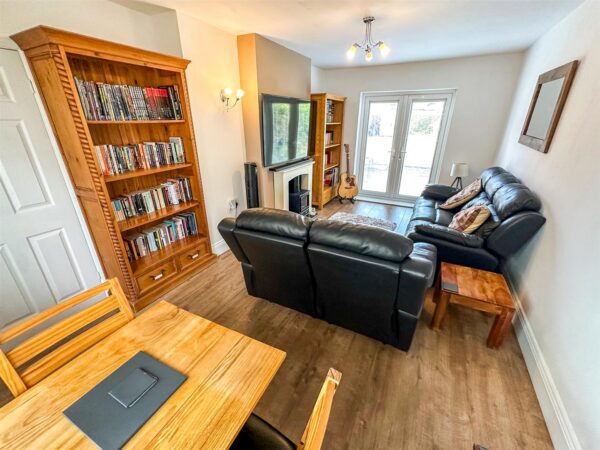 West Glebe Road, Corby