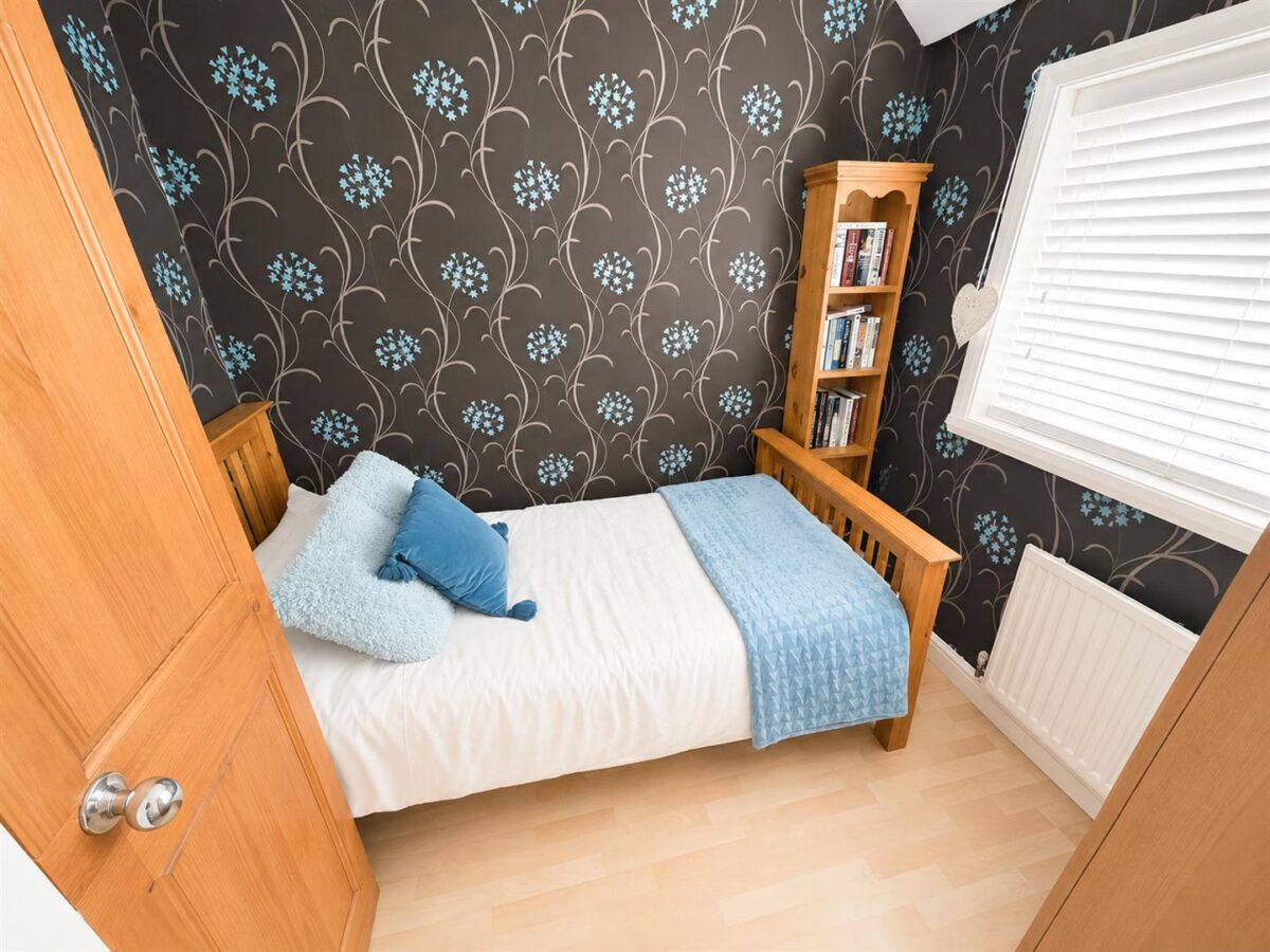 Welland Vale Road, Corby