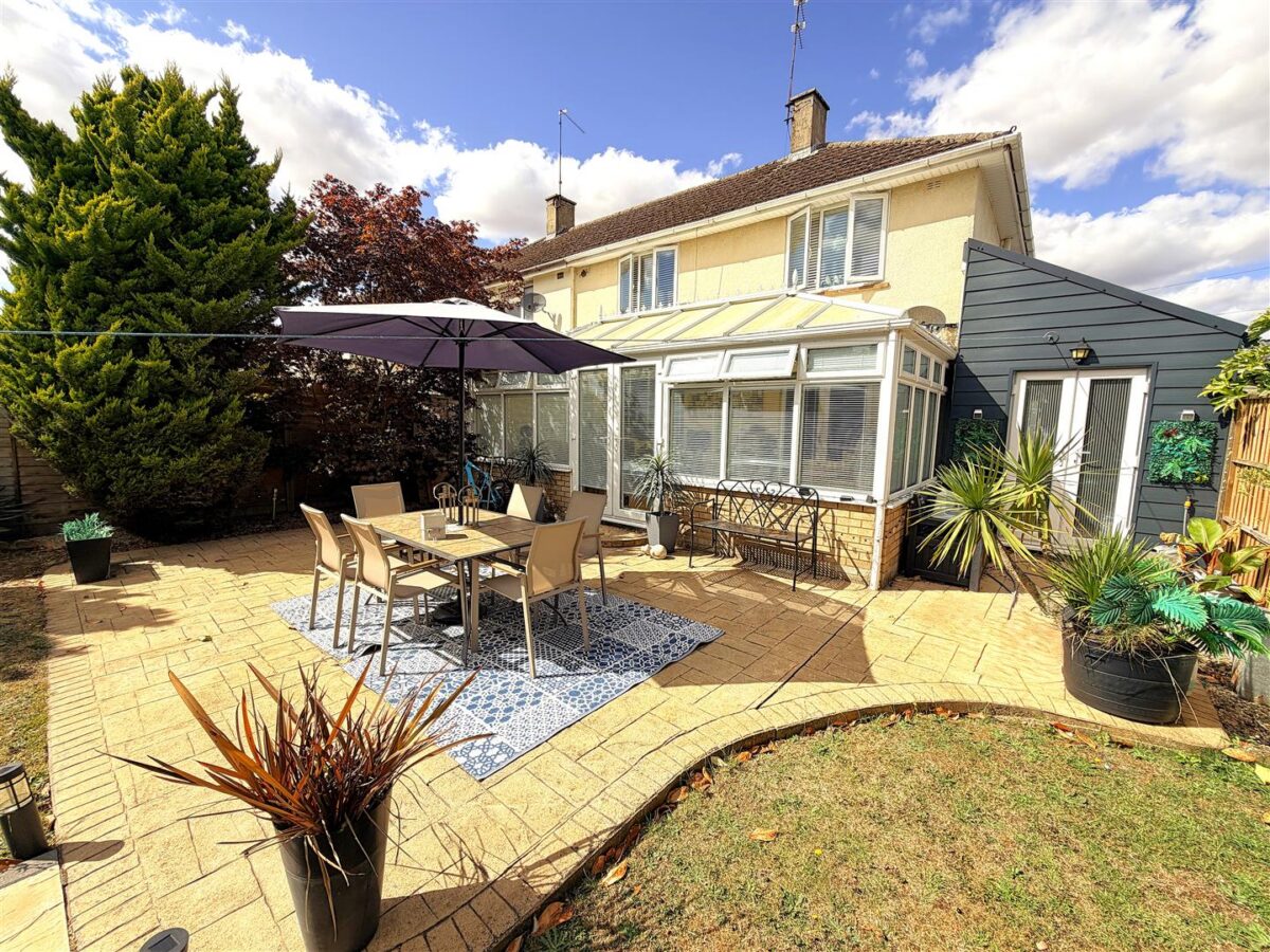 Welland Vale Road, Corby