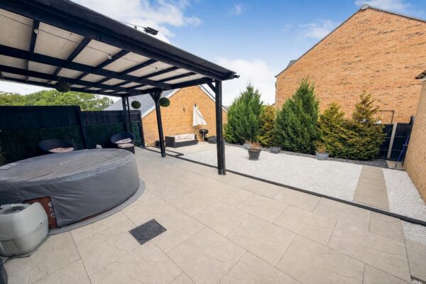 Yates, Corby