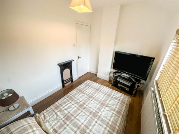 West Glebe Road, Corby