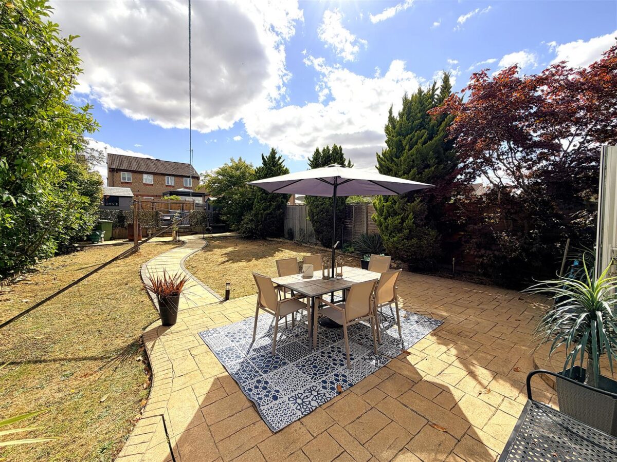 Welland Vale Road, Corby