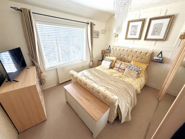 Welland Vale Road, Corby