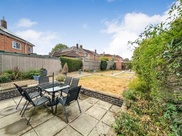 West Glebe Road, Corby
