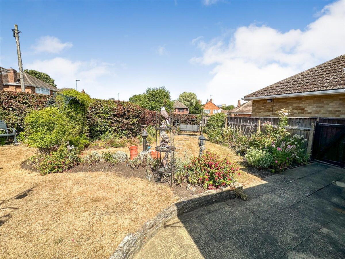 Capell Gardens, Corby