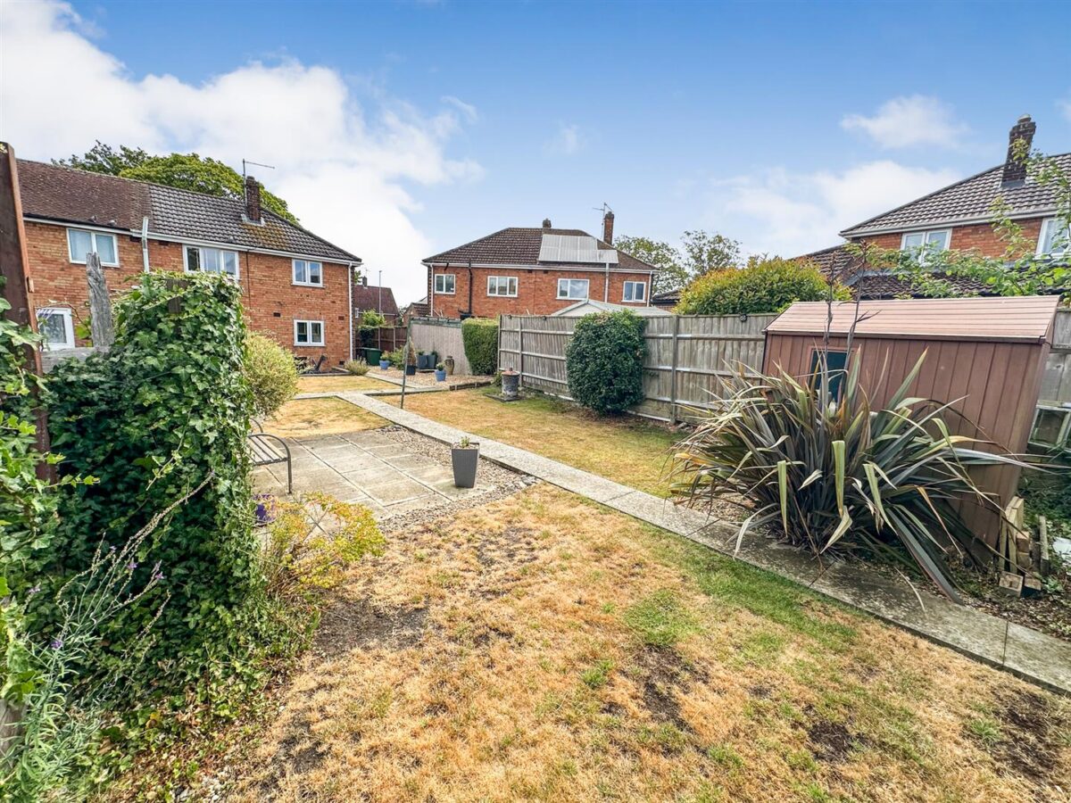 West Glebe Road, Corby