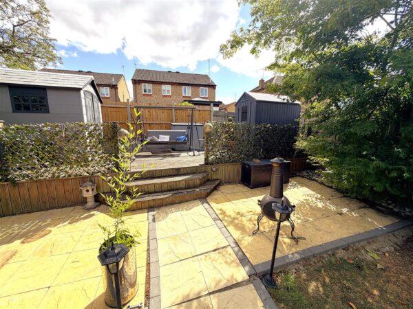 Welland Vale Road, Corby
