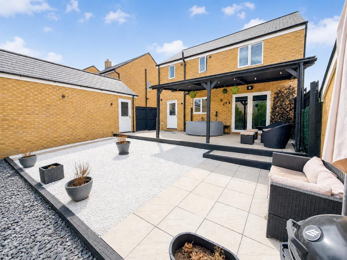 Yates, Corby