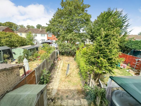 Pine Walk, Corby
