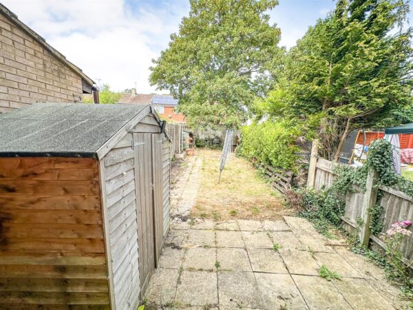 Pine Walk, Corby