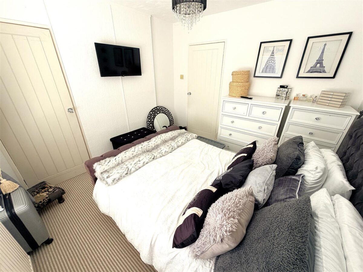 Welland Vale Road, Corby