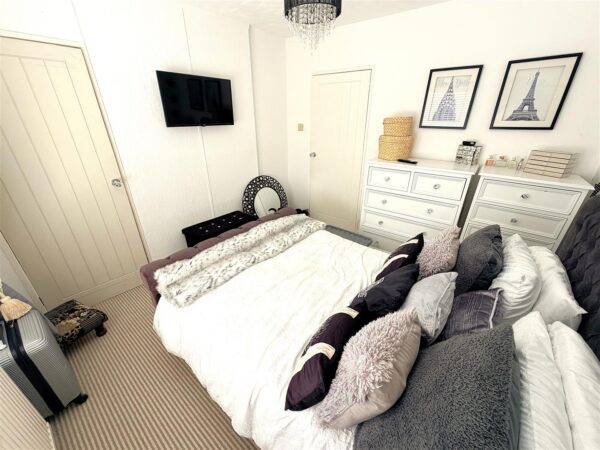 Welland Vale Road, Corby