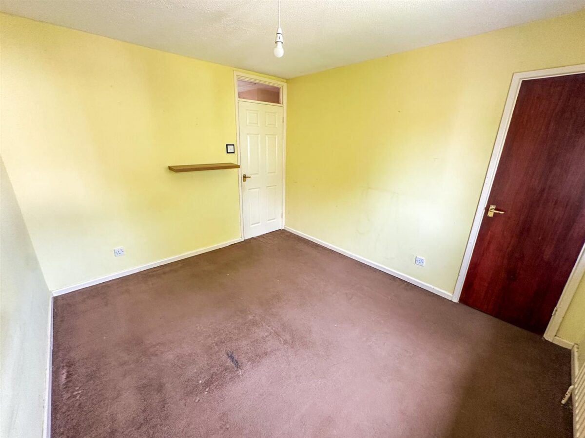Pine Walk, Corby