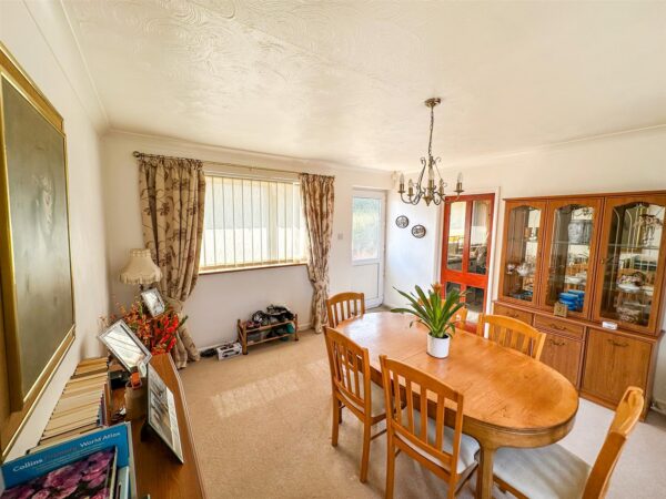 Capell Gardens, Corby
