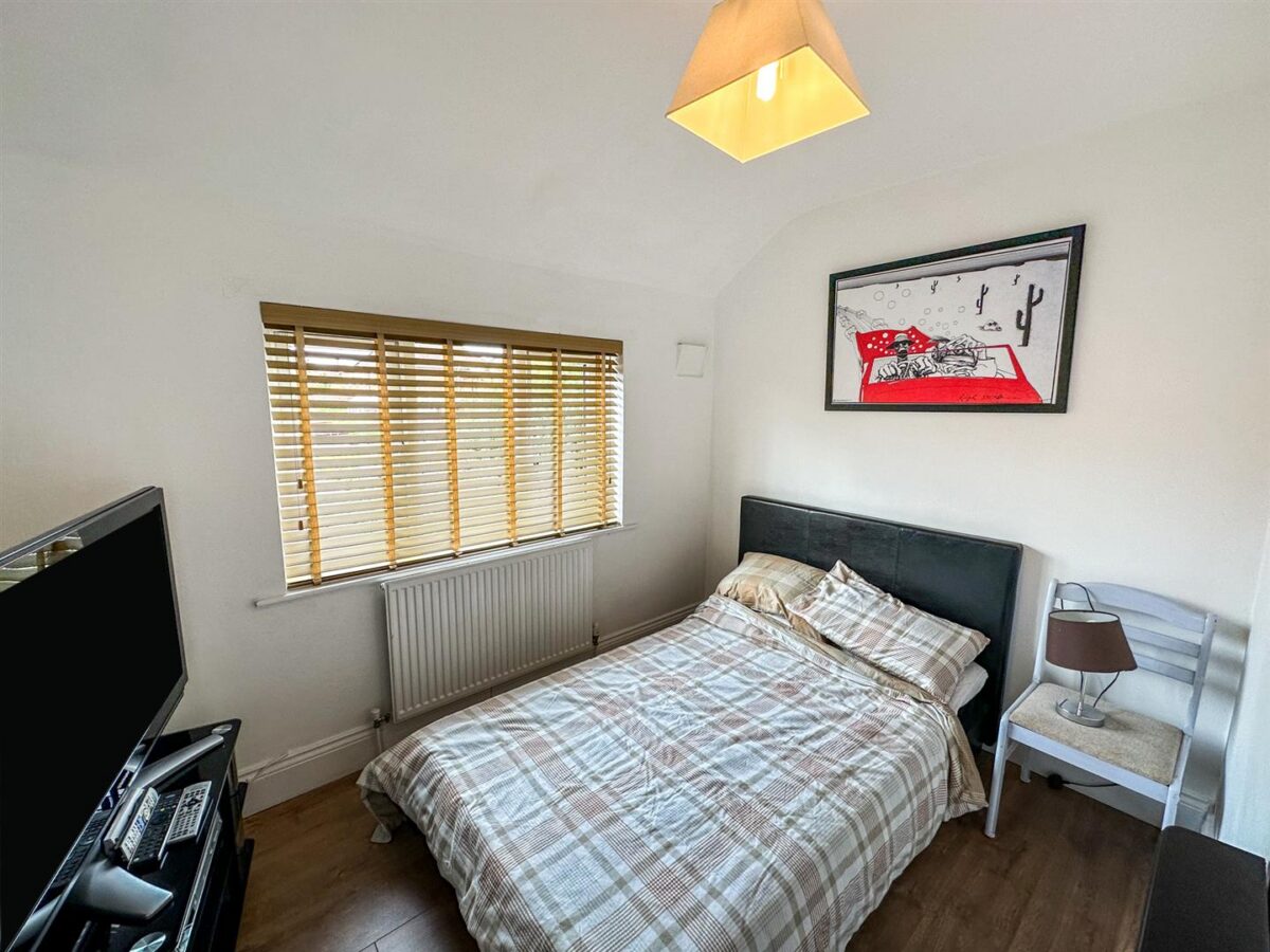 West Glebe Road, Corby