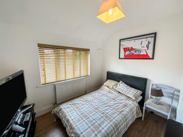 West Glebe Road, Corby