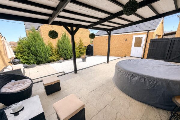 Yates, Corby