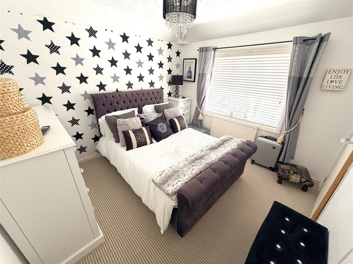 Welland Vale Road, Corby