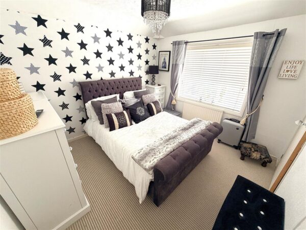 Welland Vale Road, Corby