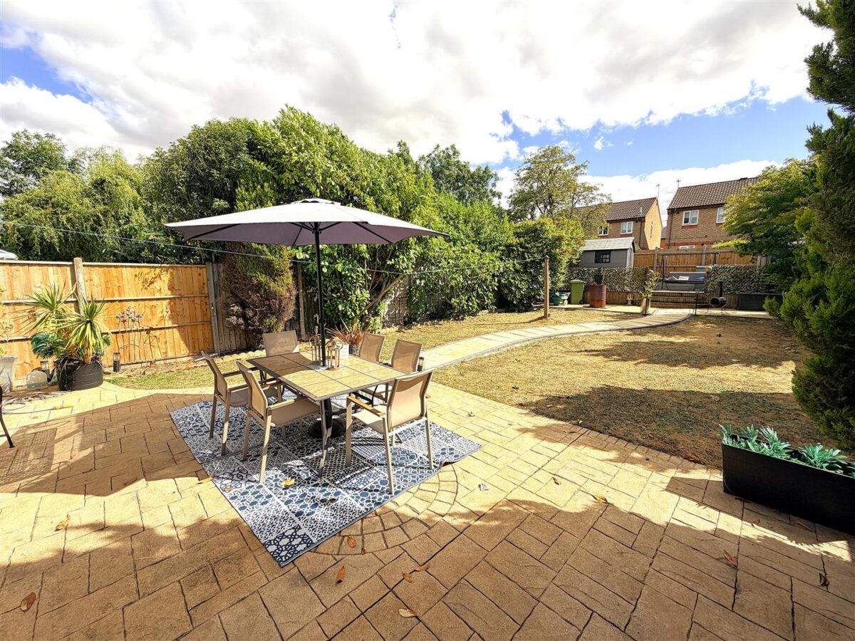 Welland Vale Road, Corby
