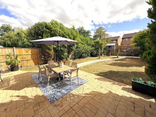 Welland Vale Road, Corby