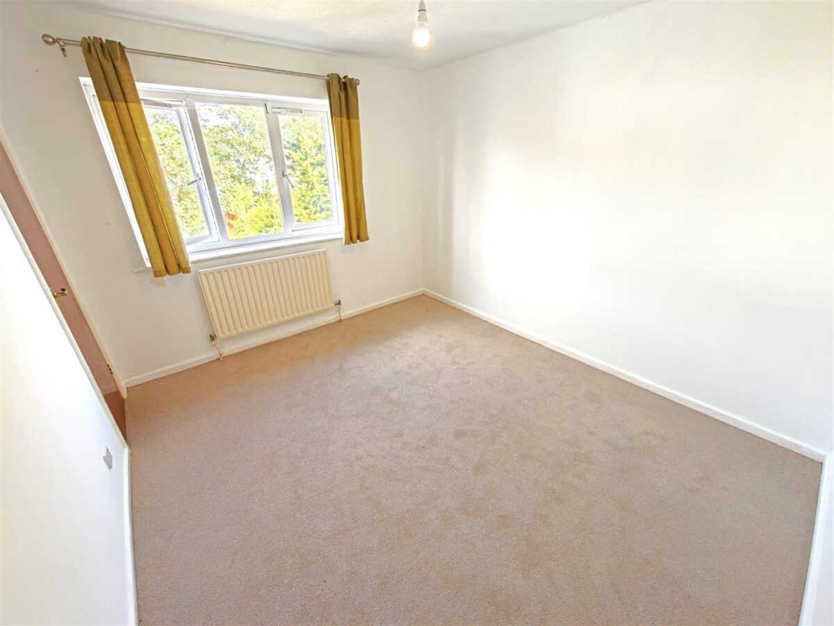 Pine Walk, Corby