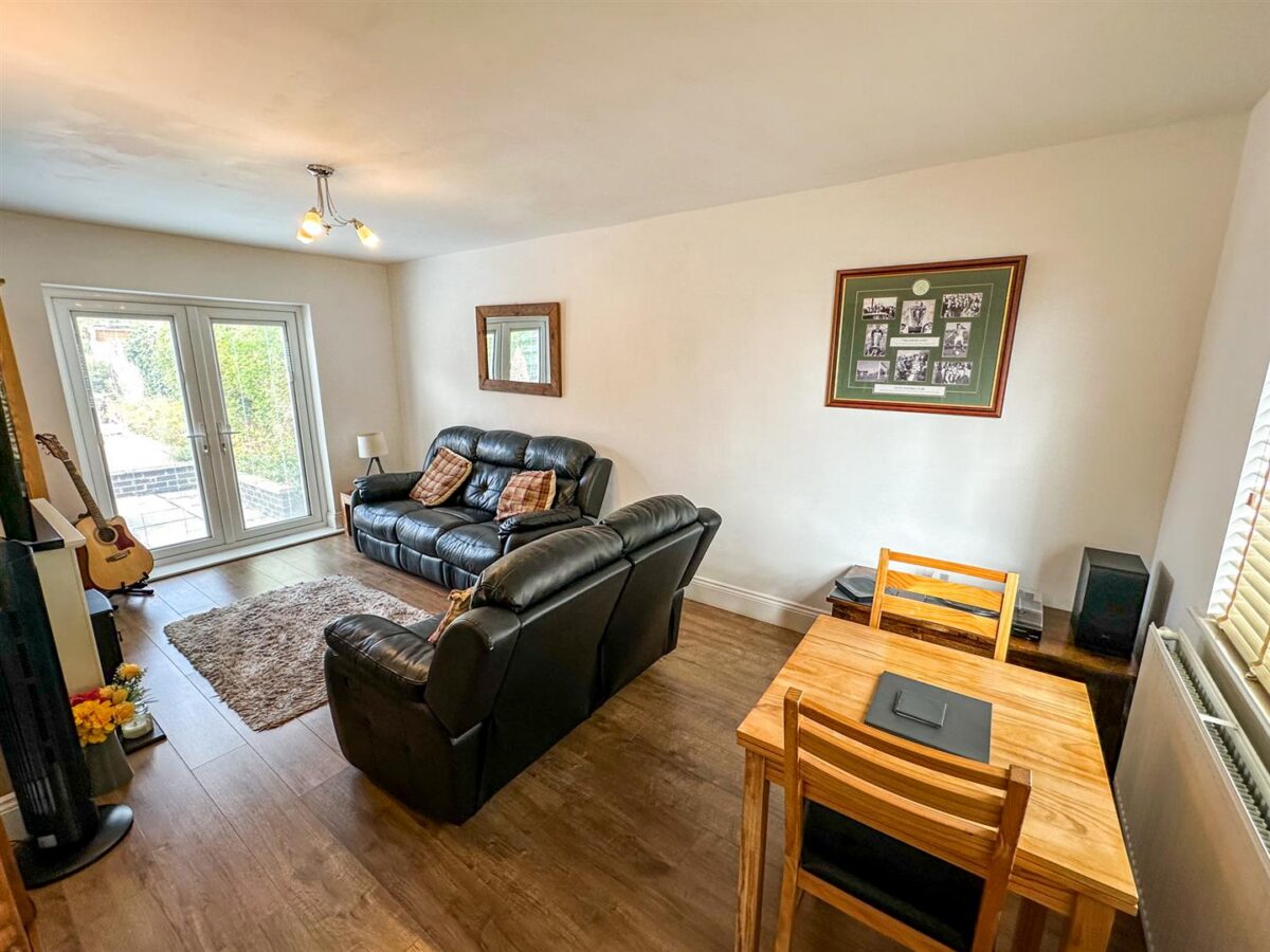 West Glebe Road, Corby