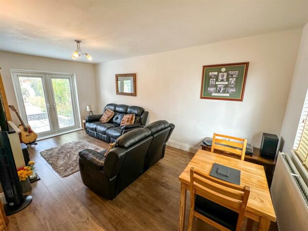 West Glebe Road, Corby