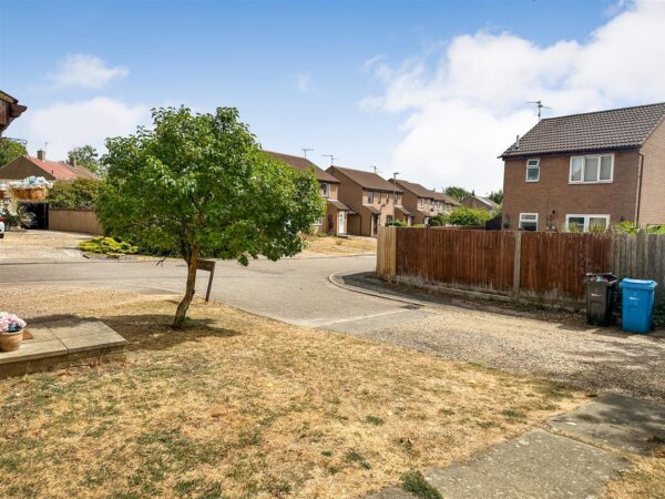 Pine Walk, Corby