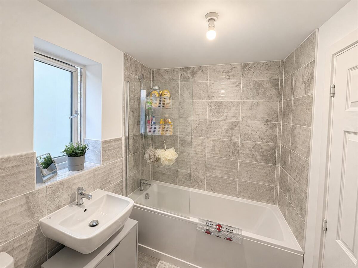 Kennard Close, Weldon, Corby