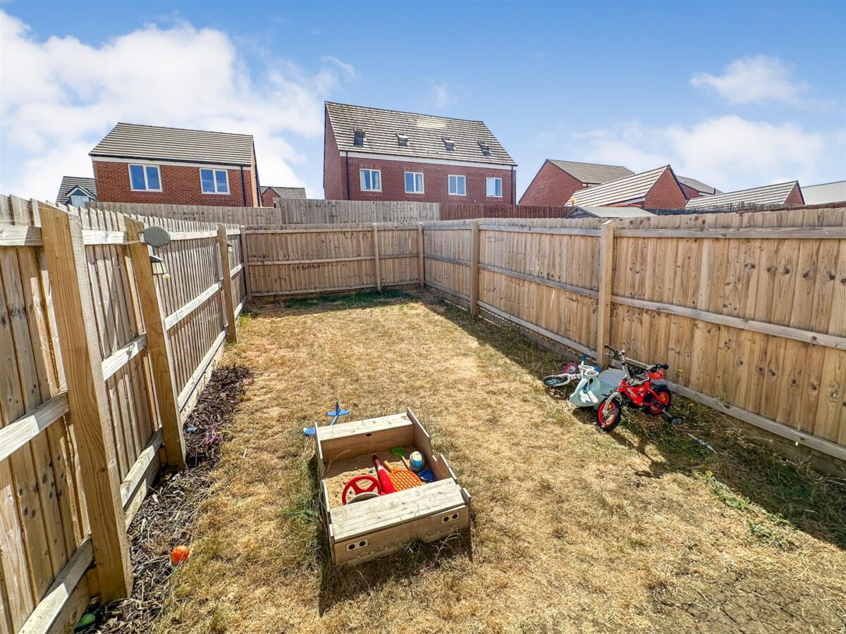 Kennard Close, Weldon, Corby