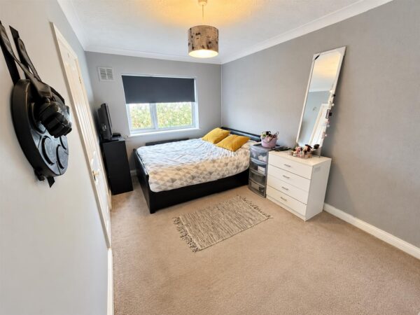 Willow Brook Road, Corby