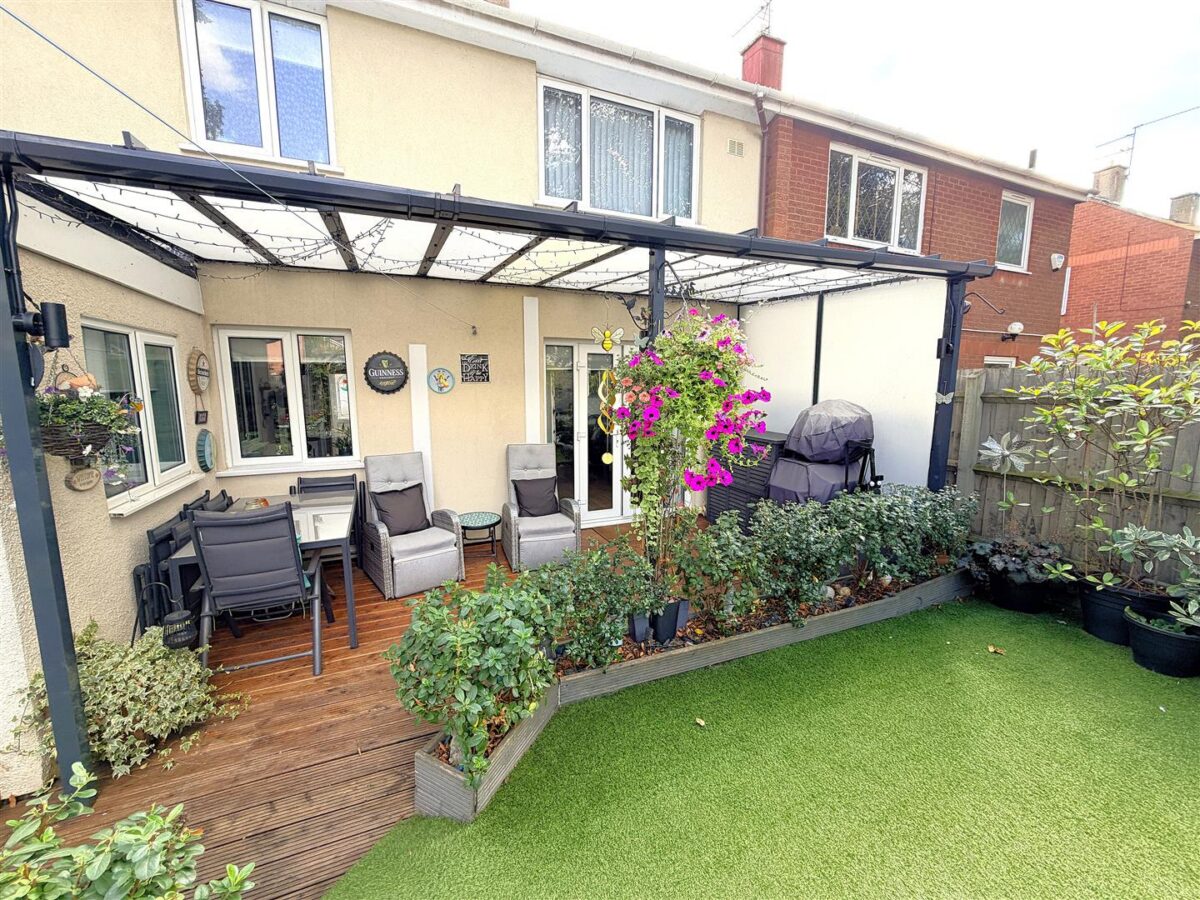 Willow Brook Road, Corby
