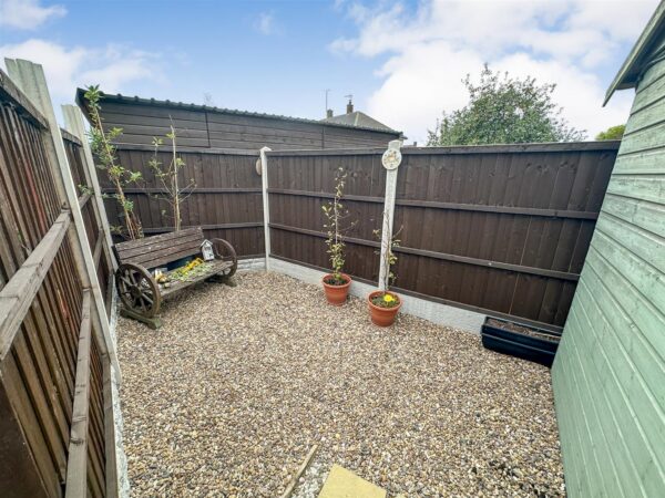 Willow Brook Road, Corby