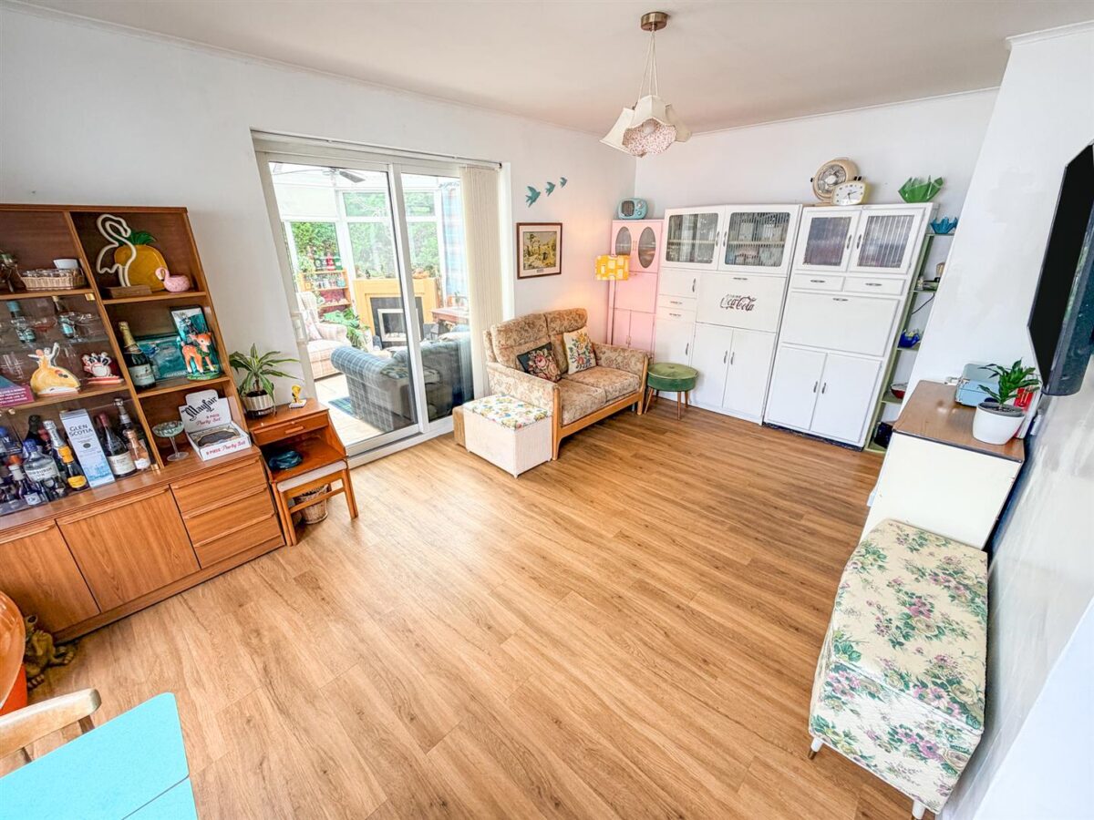 Howard Avenue, Corby