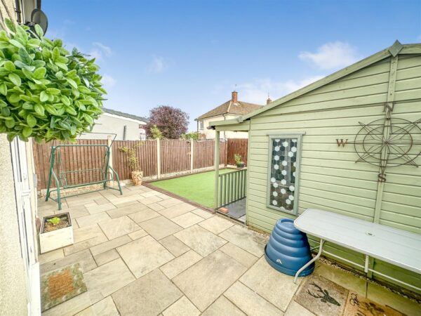 Willow Brook Road, Corby