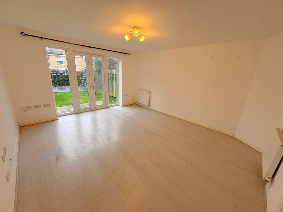 Siskin Close, Corby