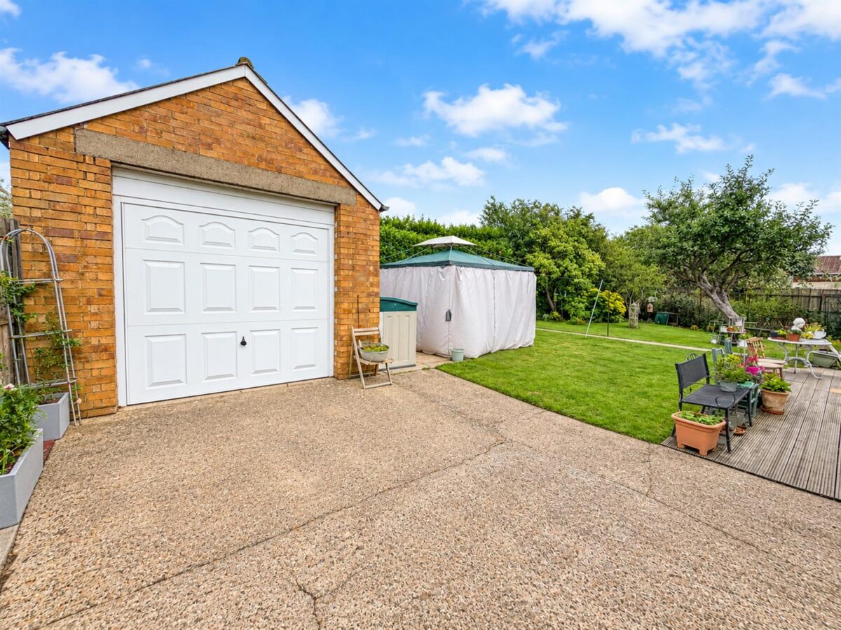 Howard Avenue, Corby