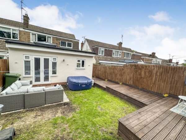 Howe Crescent, Corby