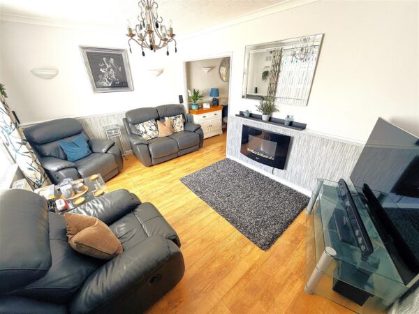 Willow Brook Road, Corby