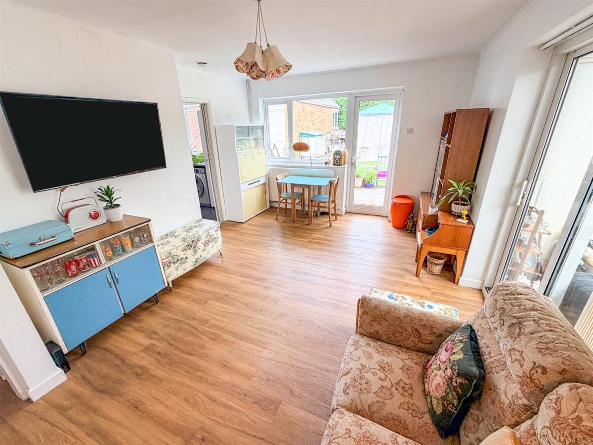 Howard Avenue, Corby