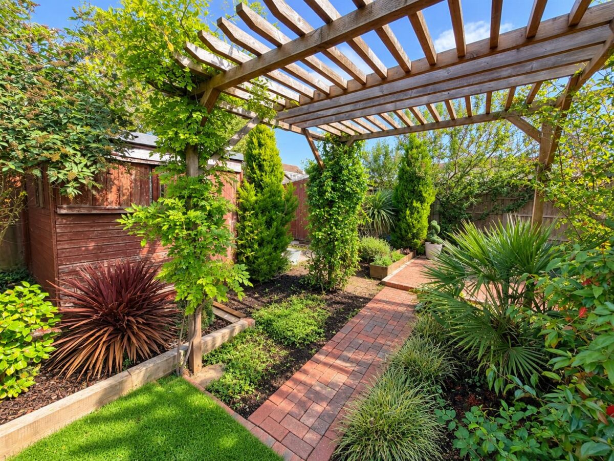 Glyndebourne Gardens, Corby