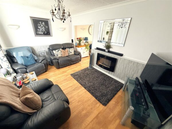 Willow Brook Road, Corby